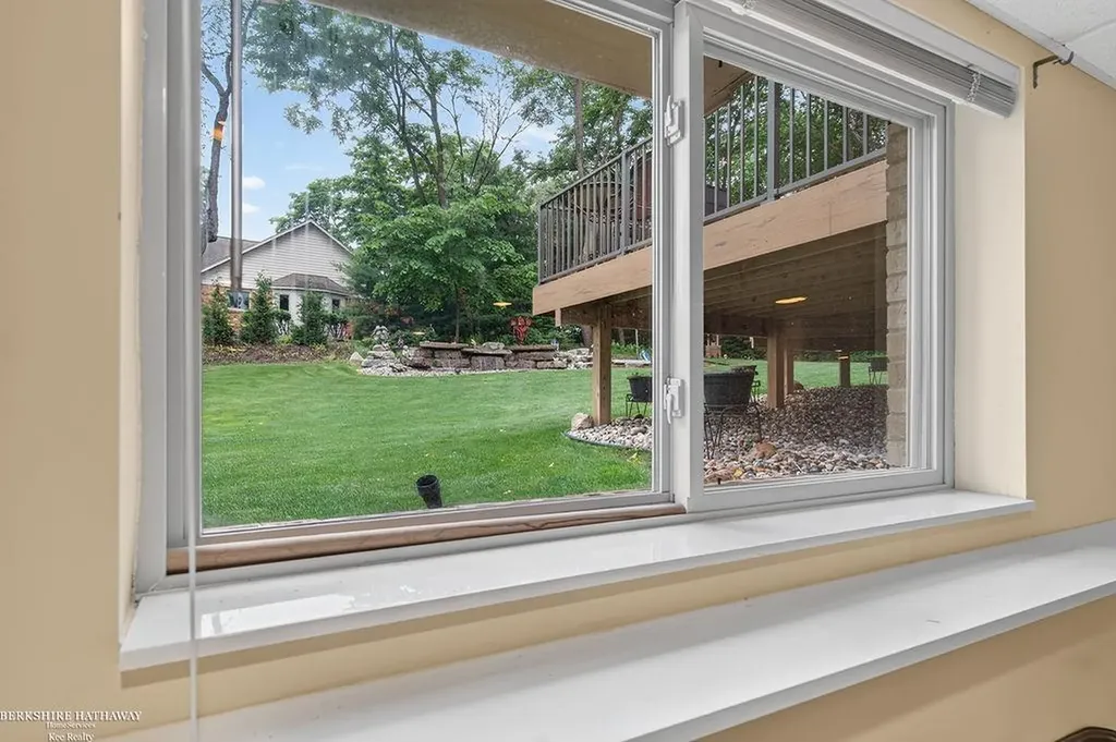 1712 Wood Trail Oxford Charter Township MI 48371