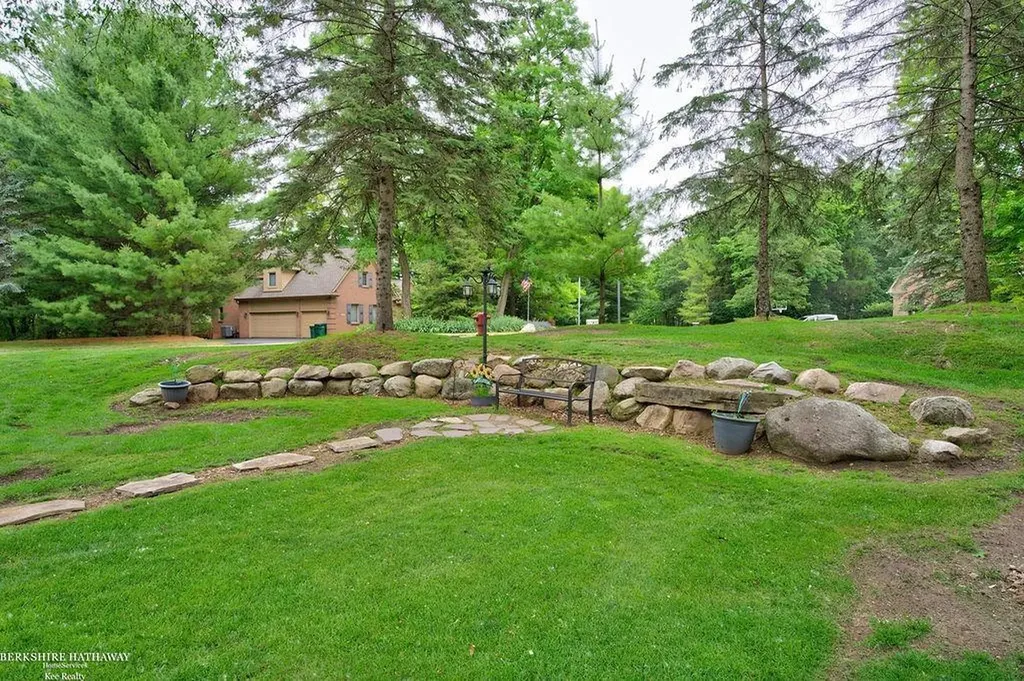 1712 Wood Trail Oxford Charter Township MI 48371
