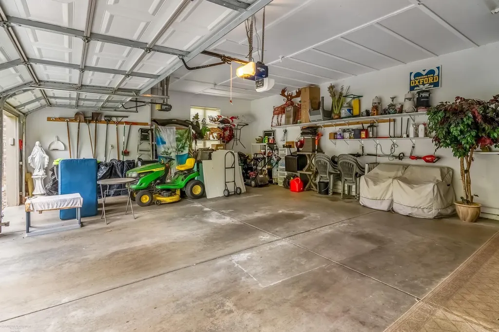 1712 Wood Trail Oxford Charter Township MI 48371
