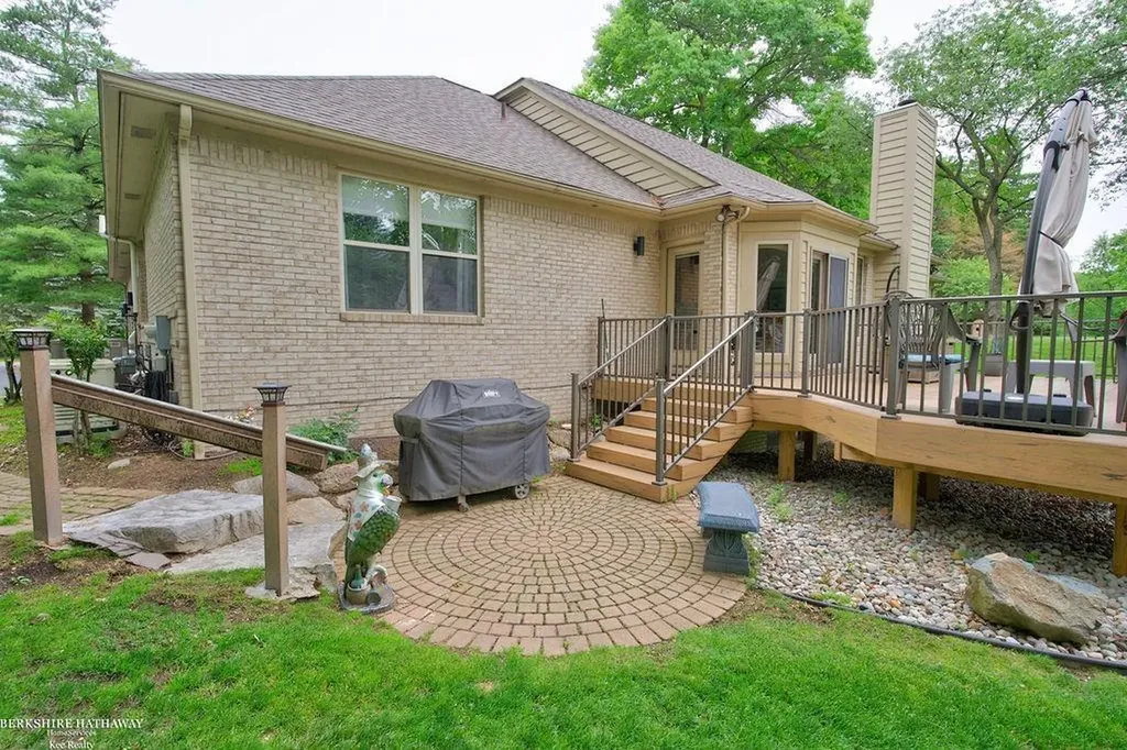 1712 Wood Trail Oxford Charter Township MI 48371