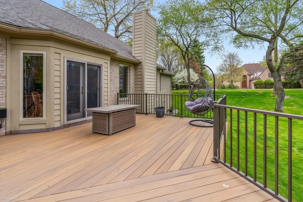 1712 Wood Trail Oxford Charter Township MI 48371