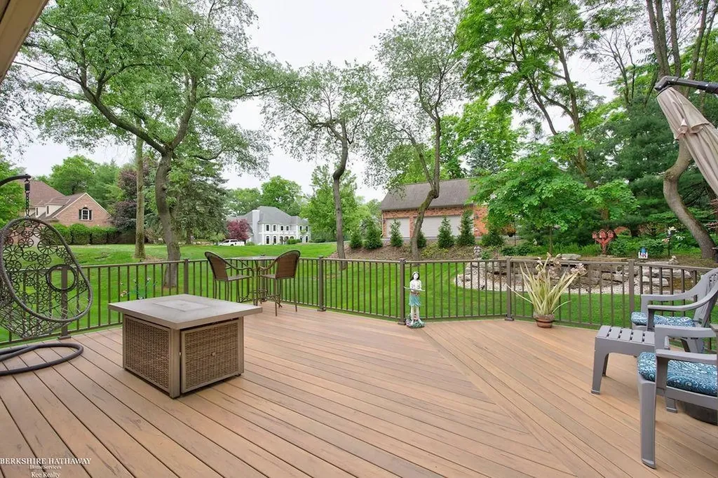 1712 Wood Trail Oxford Charter Township MI 48371