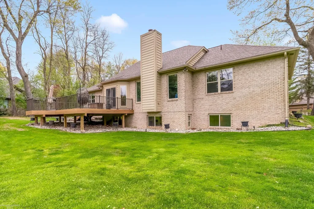 1712 Wood Trail Oxford Charter Township MI 48371
