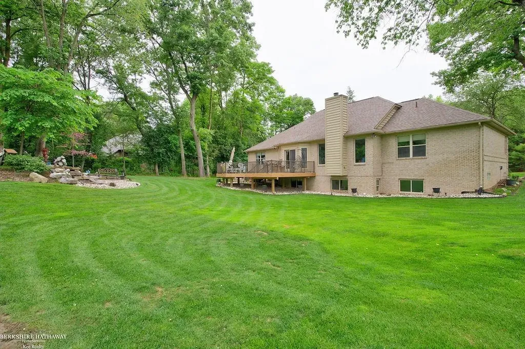 1712 Wood Trail Oxford Charter Township MI 48371
