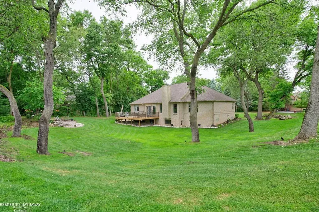 1712 Wood Trail Oxford Charter Township MI 48371