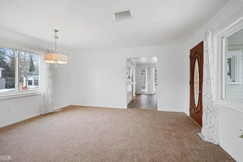 260 Riverside Drive Mt. Clemens City MI 48043