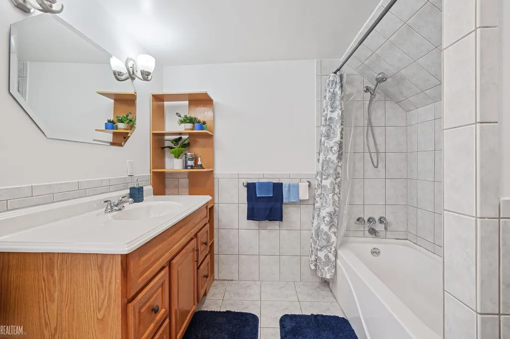 260 Riverside Drive Mt. Clemens City MI 48043
