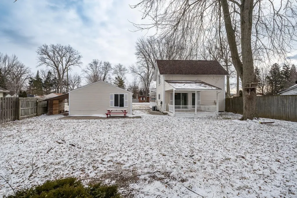 260 Riverside Drive Mt. Clemens City MI 48043