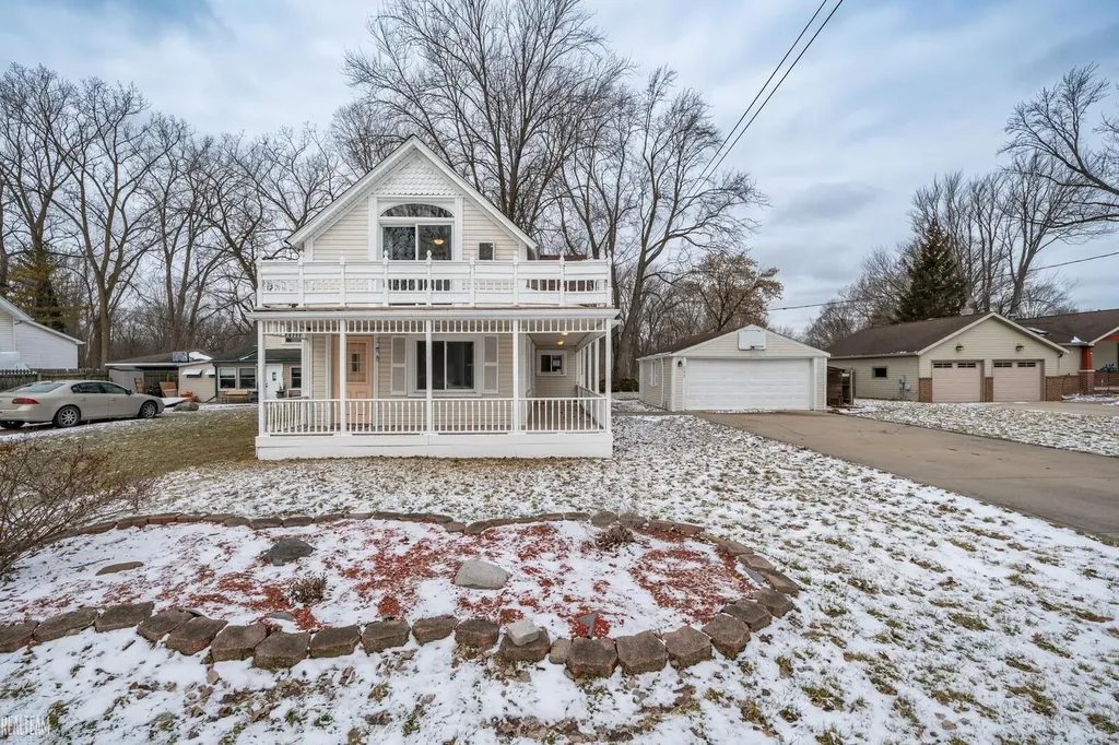 260 Riverside Drive Mt. Clemens City MI 48043