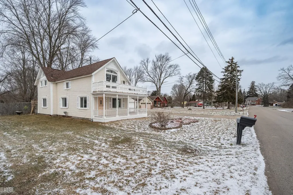 260 Riverside Drive Mt. Clemens City MI 48043