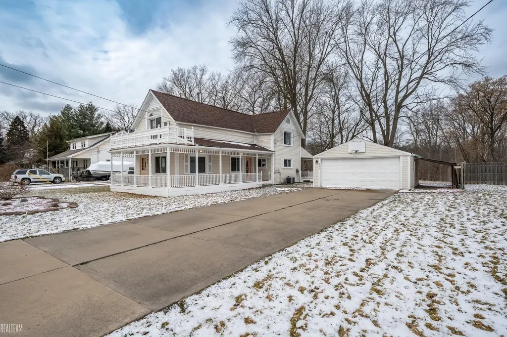 260 Riverside Drive Mt. Clemens City MI 48043