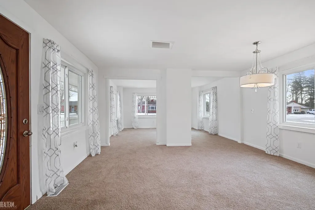 260 Riverside Drive Mt. Clemens City MI 48043