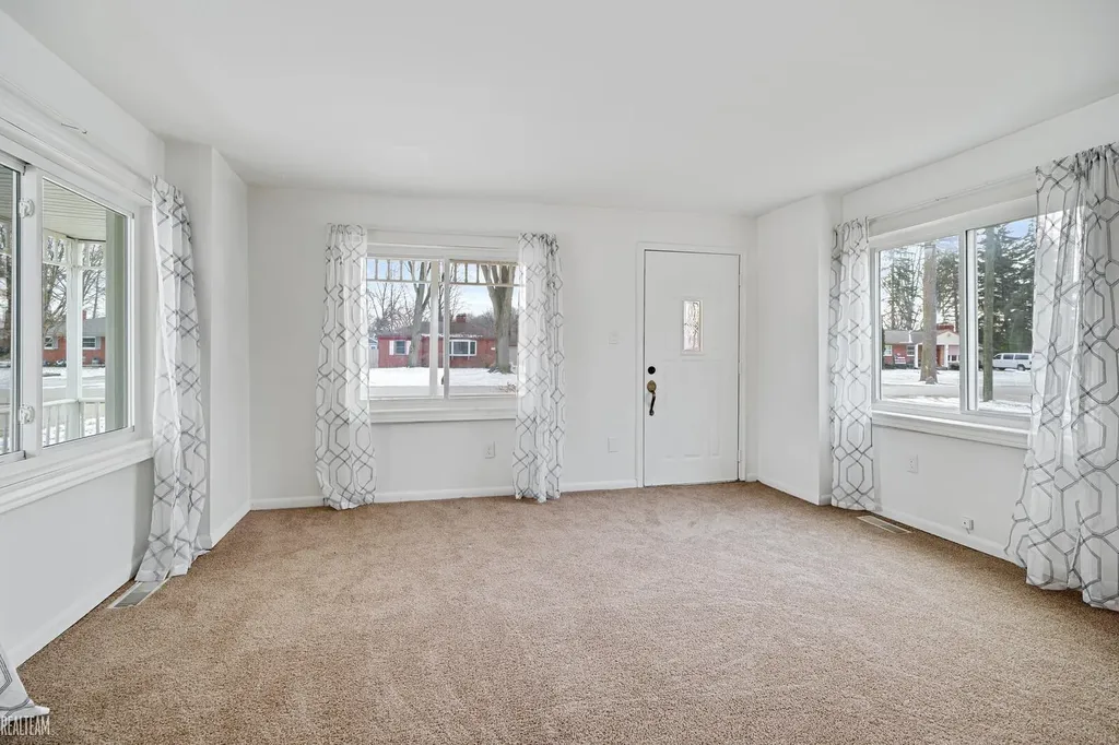 260 Riverside Drive Mt. Clemens City MI 48043