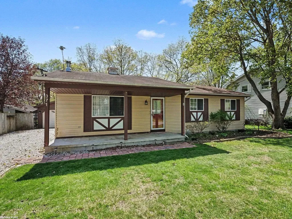 371 Colonial Lane Algonac City MI 48001