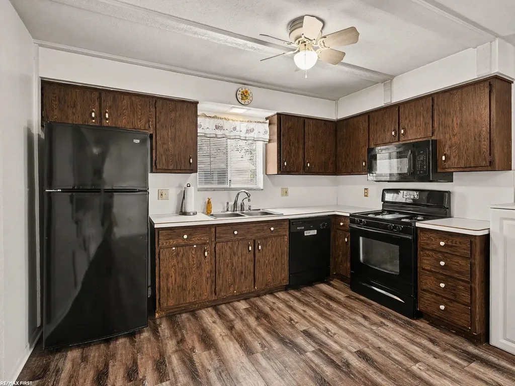 371 Colonial Lane Algonac City MI 48001