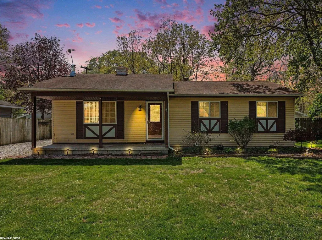 371 Colonial Lane Algonac City MI 48001