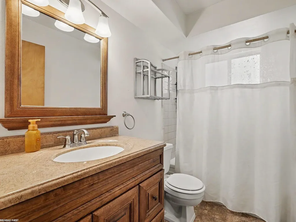 371 Colonial Lane Algonac City MI 48001