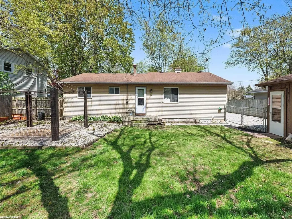 371 Colonial Lane Algonac City MI 48001