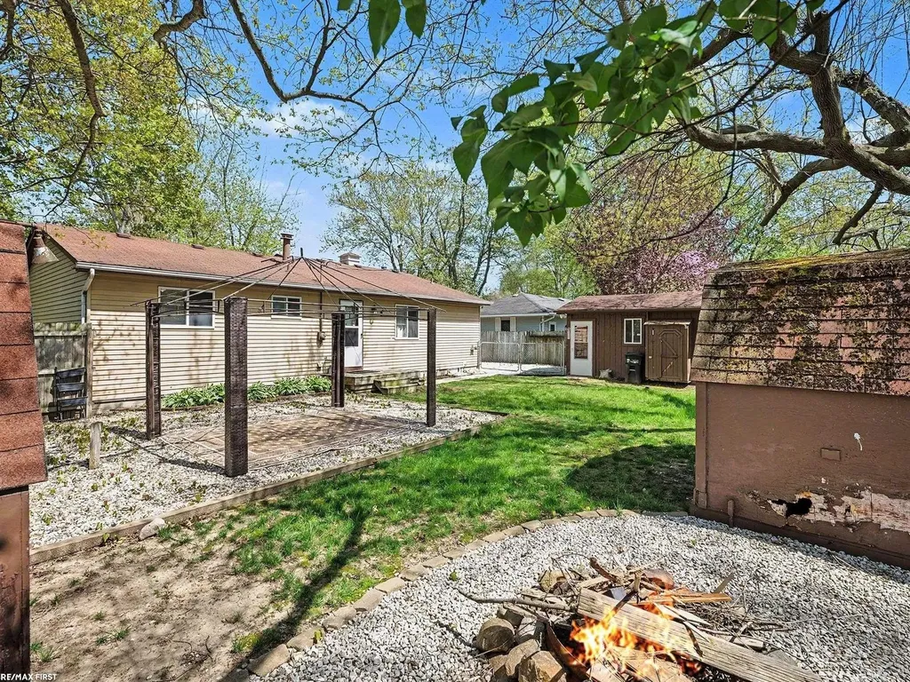 371 Colonial Lane Algonac City MI 48001