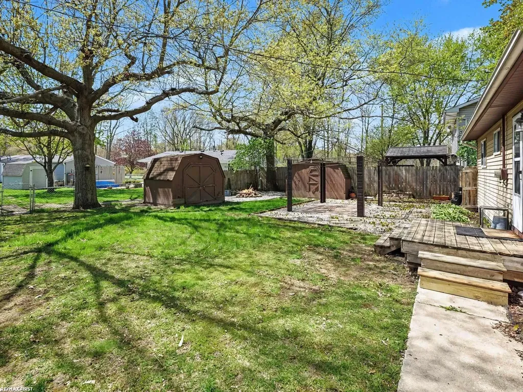 371 Colonial Lane Algonac City MI 48001