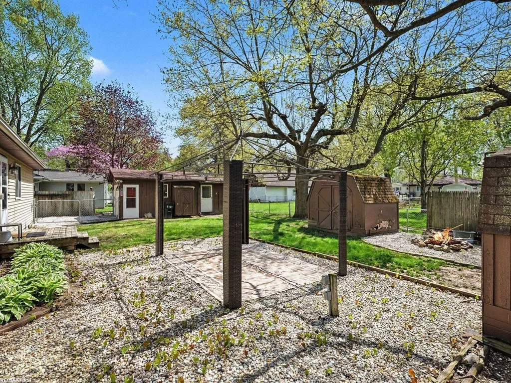371 Colonial Lane Algonac City MI 48001