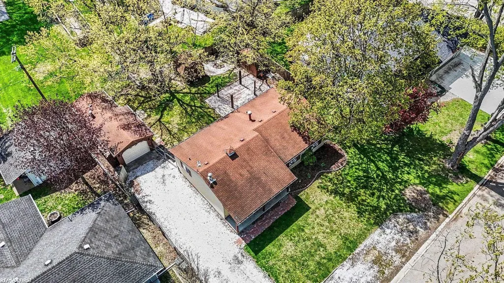 371 Colonial Lane Algonac City MI 48001