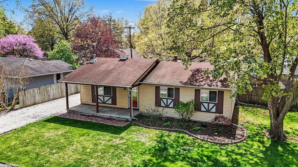 371 Colonial Lane Algonac City MI 48001