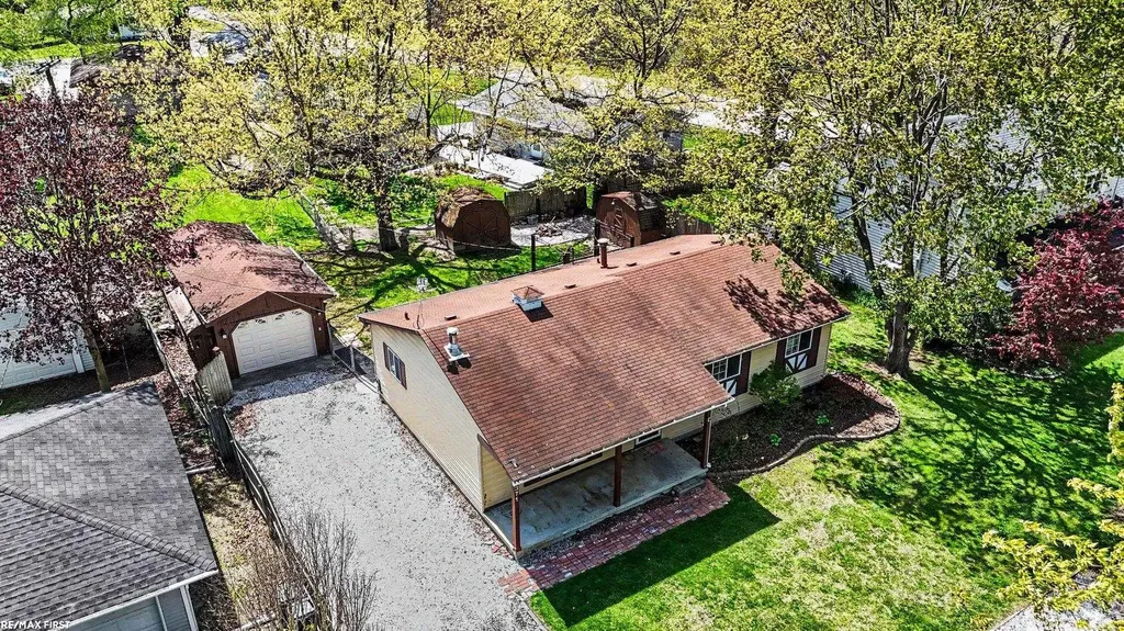 371 Colonial Lane Algonac City MI 48001