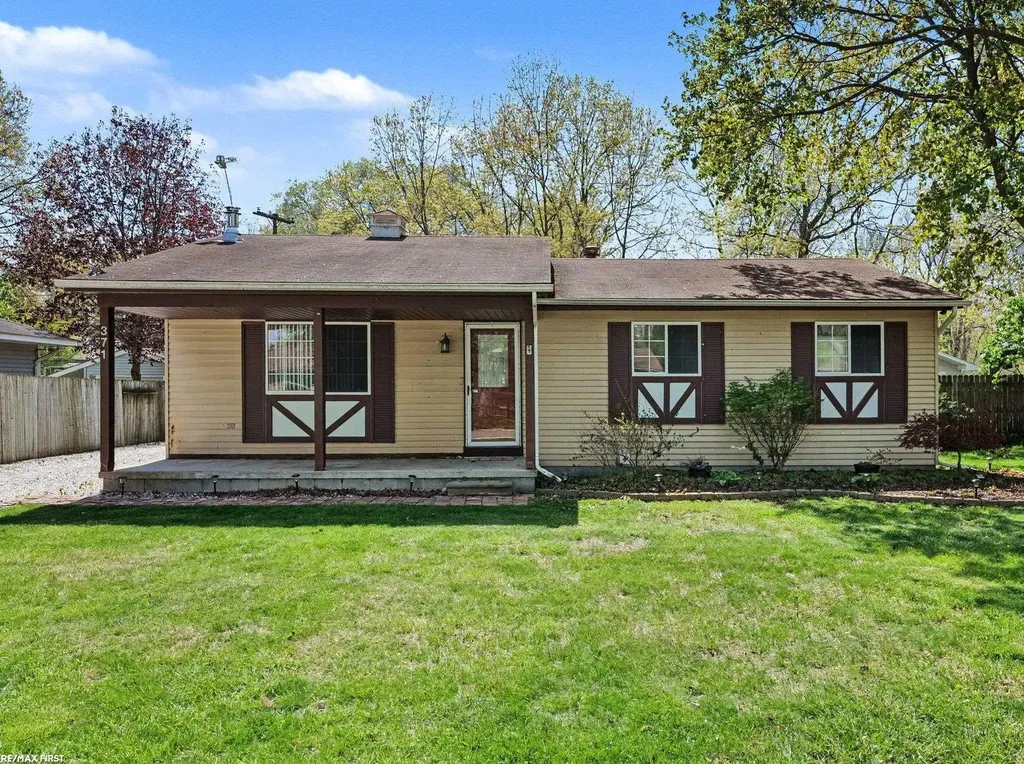 371 Colonial Lane Algonac City MI 48001