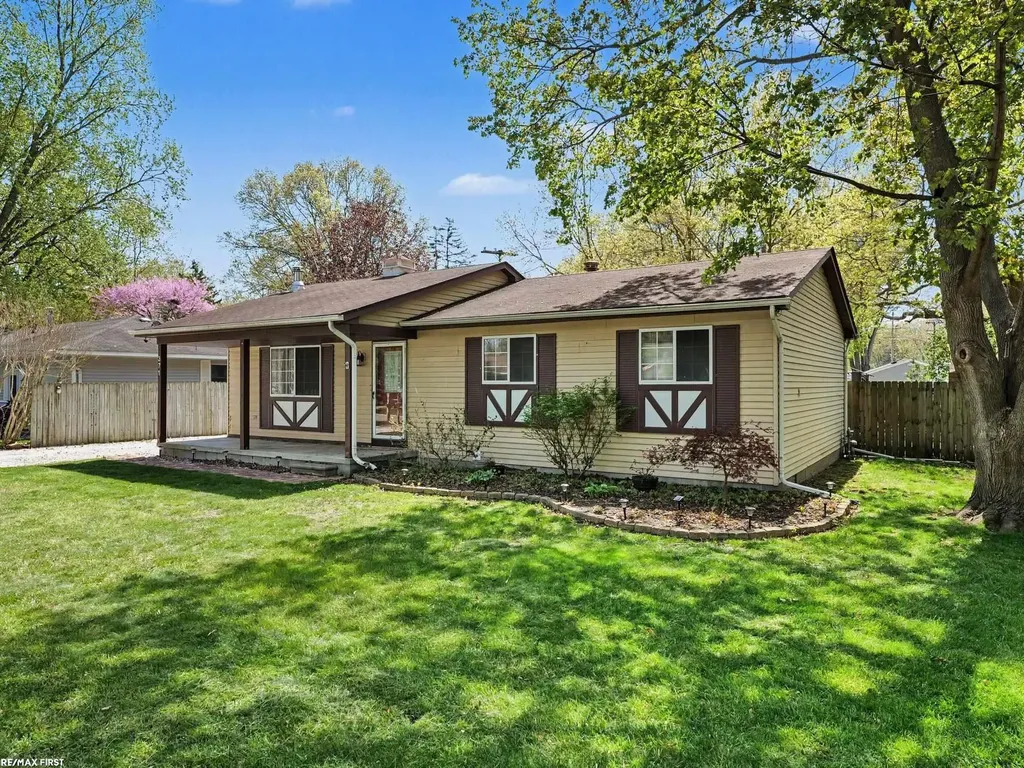 371 Colonial Lane Algonac City MI 48001