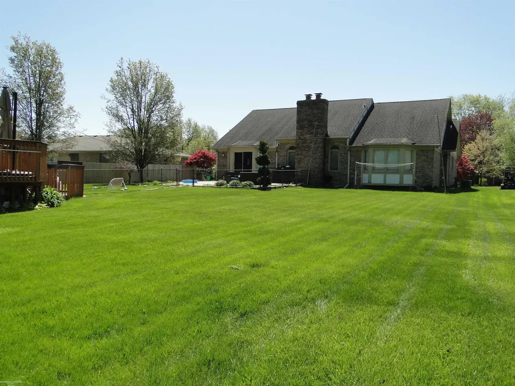 19549 Dixie Drive Clinton Charter Township MI 48035