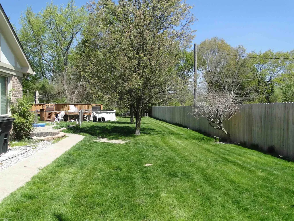 19549 Dixie Drive Clinton Charter Township MI 48035