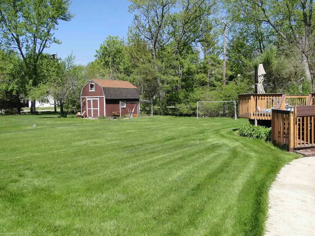 19549 Dixie Drive Clinton Charter Township MI 48035