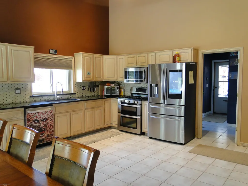 19549 Dixie Drive Clinton Charter Township MI 48035