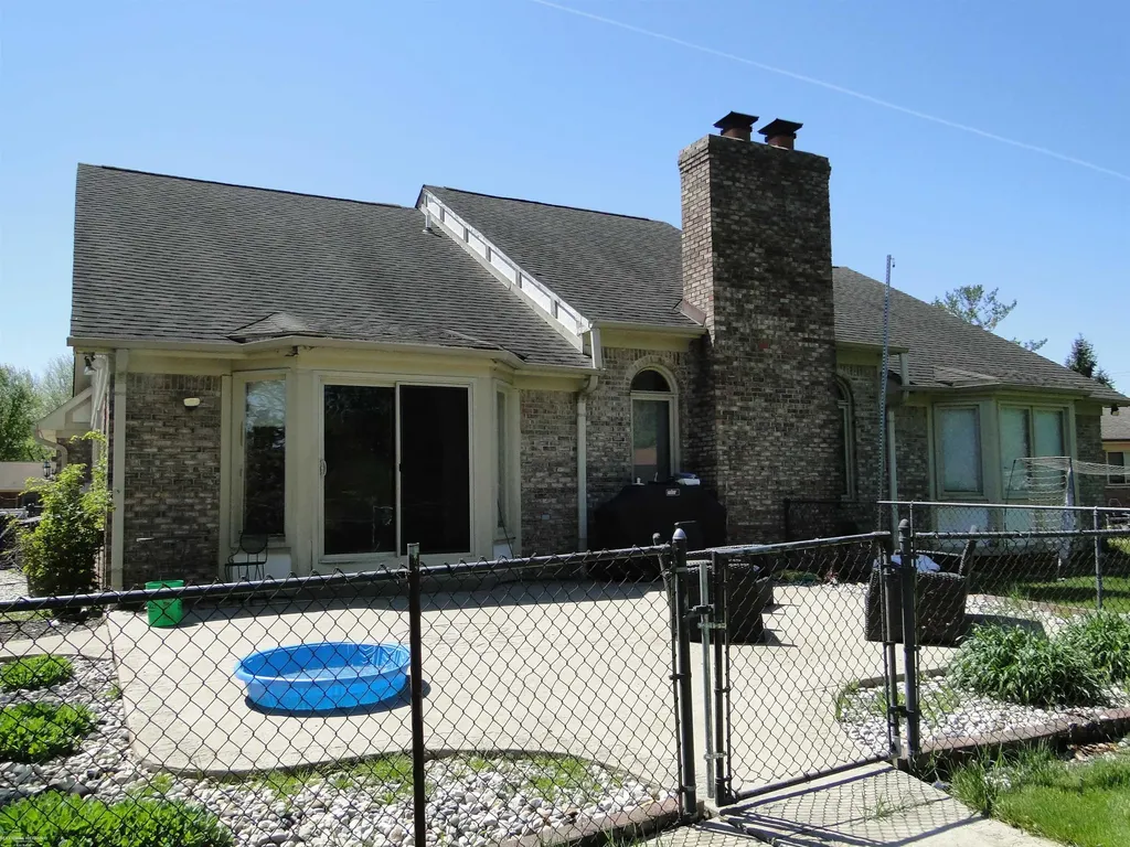 19549 Dixie Drive Clinton Charter Township MI 48035