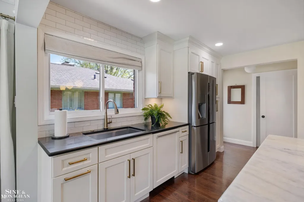 56 Hampton Road Village Of Grosse Pointe Shores City MI 48236