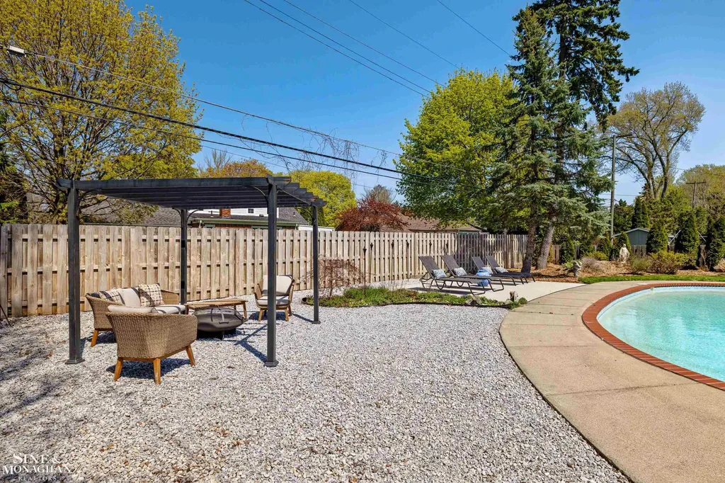56 Hampton Road Village Of Grosse Pointe Shores City MI 48236