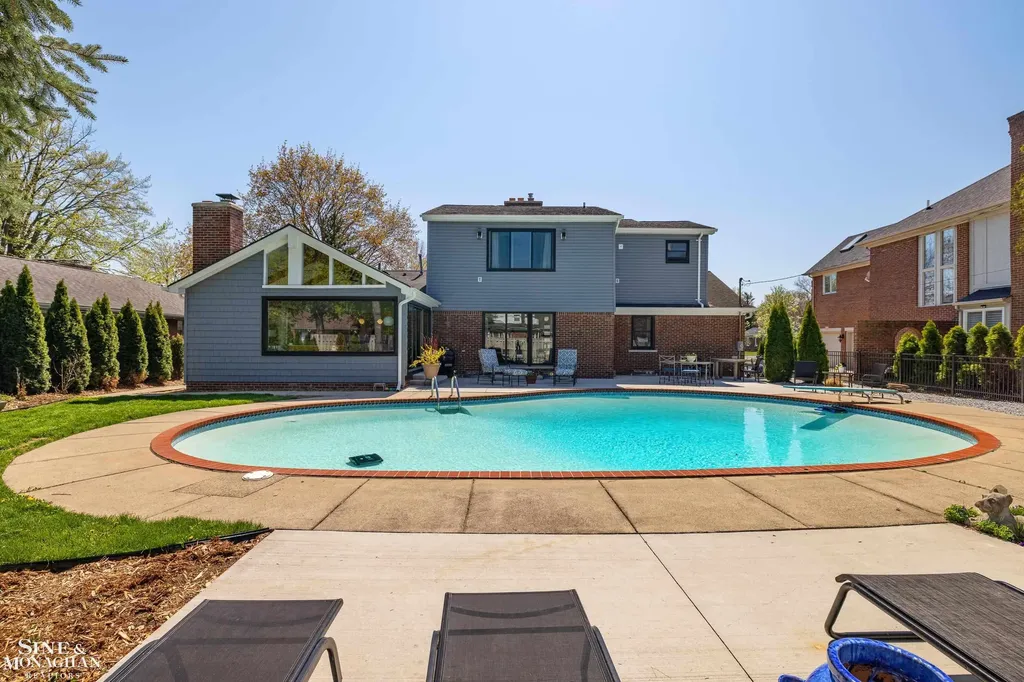 56 Hampton Road Village Of Grosse Pointe Shores City MI 48236