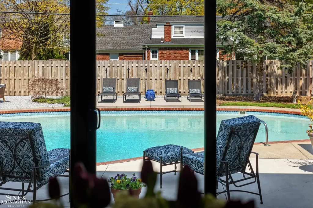 56 Hampton Road Village Of Grosse Pointe Shores City MI 48236