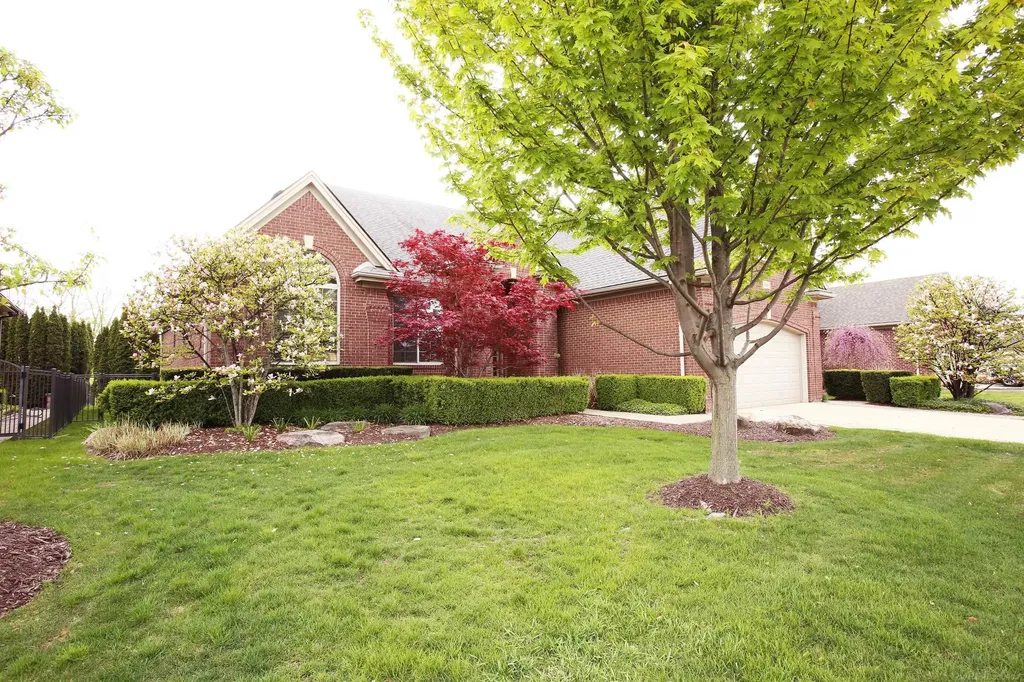 45483 Shoal Drive Macomb Township MI 48044
