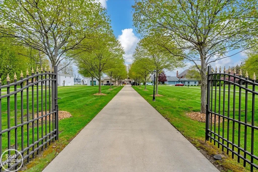 7827 S River Road Cottrellville Township MI 48039