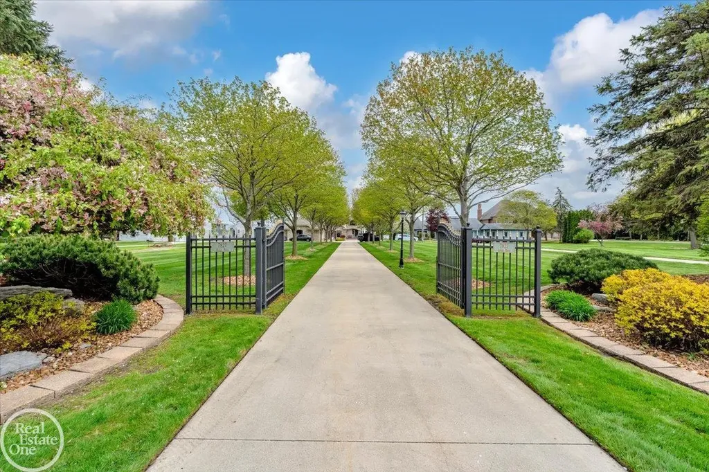 7827 S River Road Cottrellville Township MI 48039