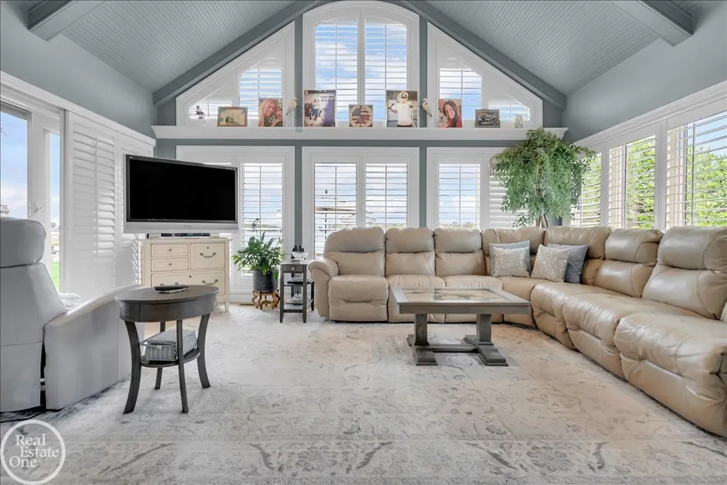 7827 S River Road Cottrellville Township MI 48039