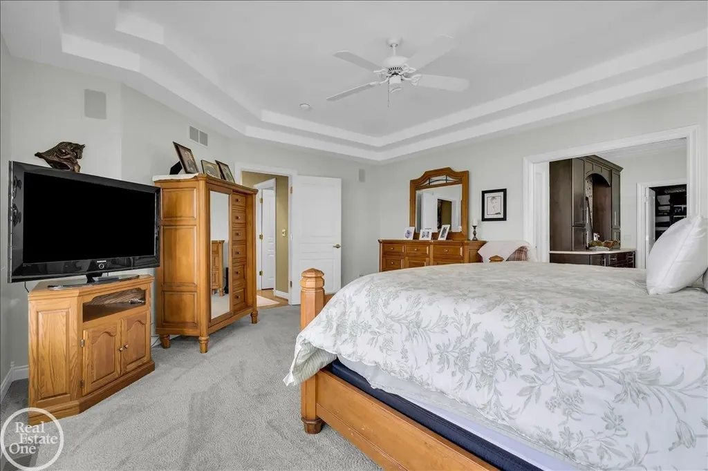 7827 S River Road Cottrellville Township MI 48039
