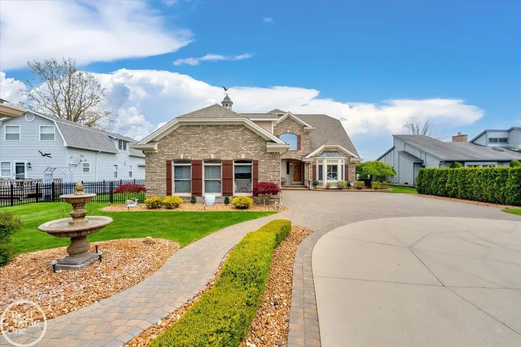 7827 S River Road Cottrellville Township MI 48039
