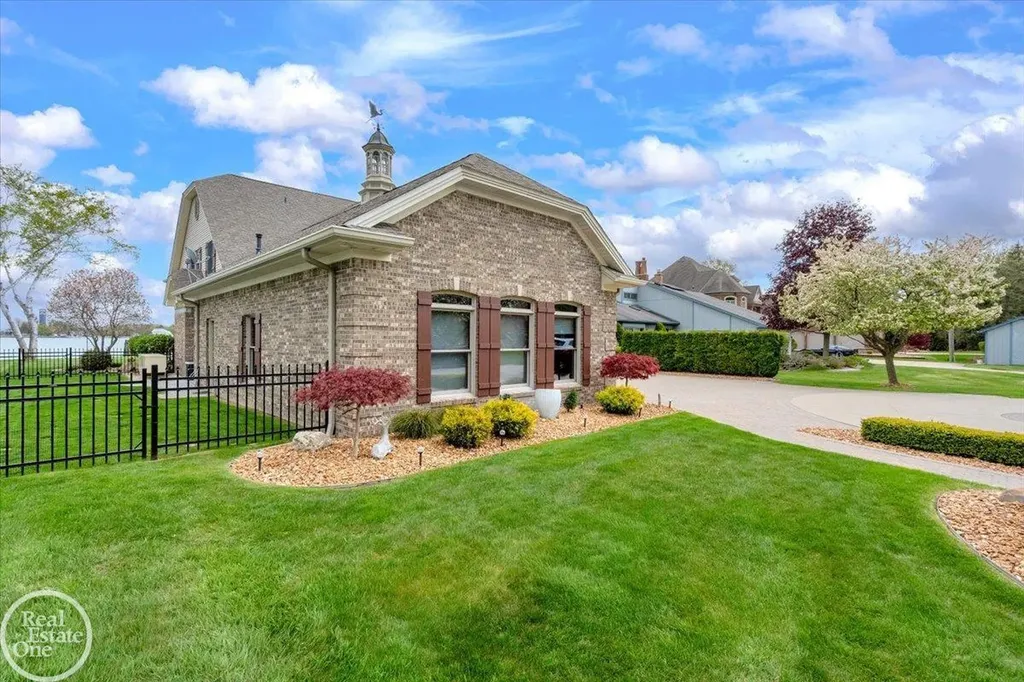 7827 S River Road Cottrellville Township MI 48039