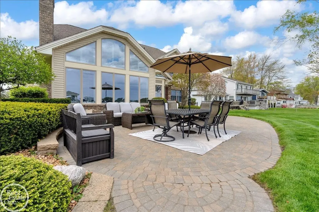 7827 S River Road Cottrellville Township MI 48039