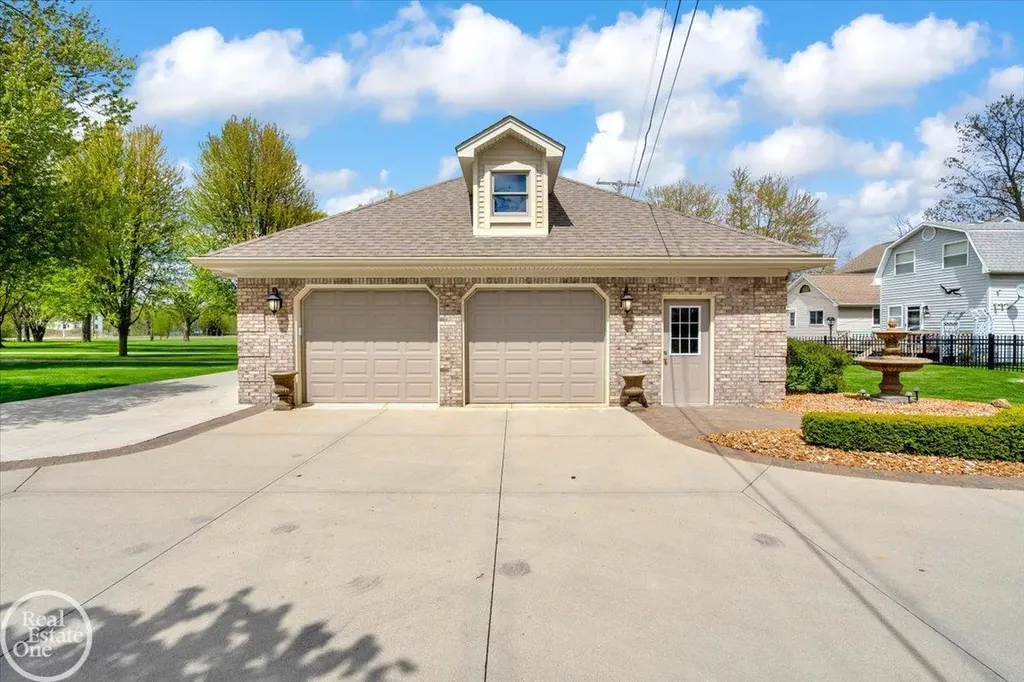 7827 S River Road Cottrellville Township MI 48039