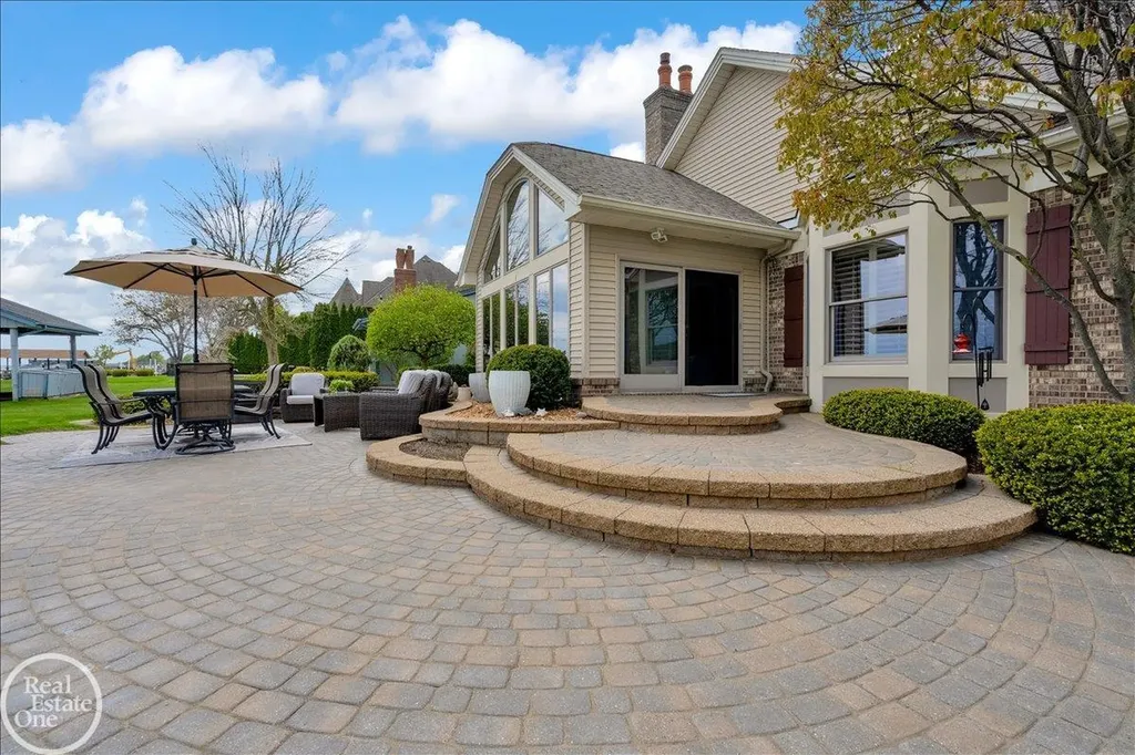 7827 S River Road Cottrellville Township MI 48039