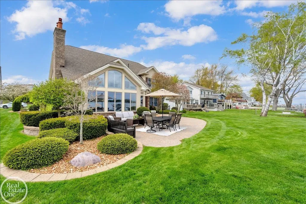 7827 S River Road Cottrellville Township MI 48039